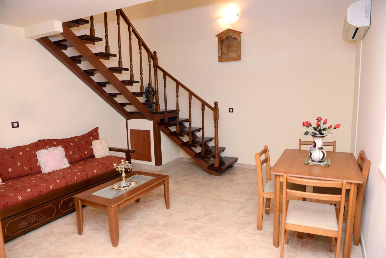 Vila Classical Archontiko D&m
